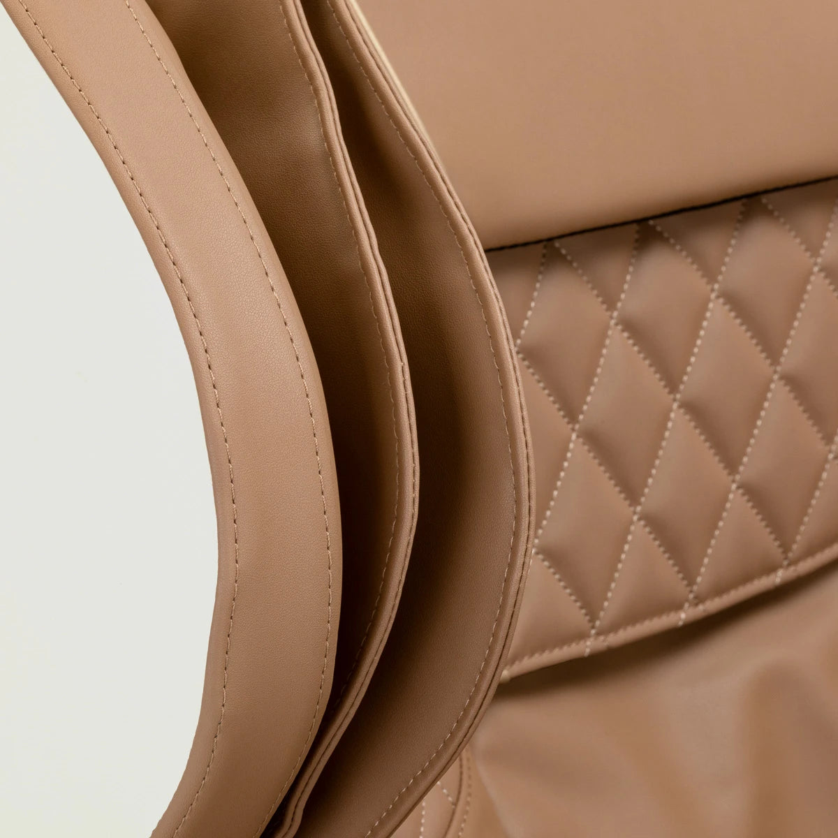 Массажное кресло Sakura Luxury 808, белое с бежевым