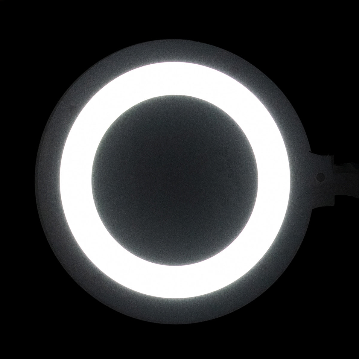 Elegante 6031 magnifying lamp with 60 SMD 3D LEDs, complete with adjustable stand and light intensity control