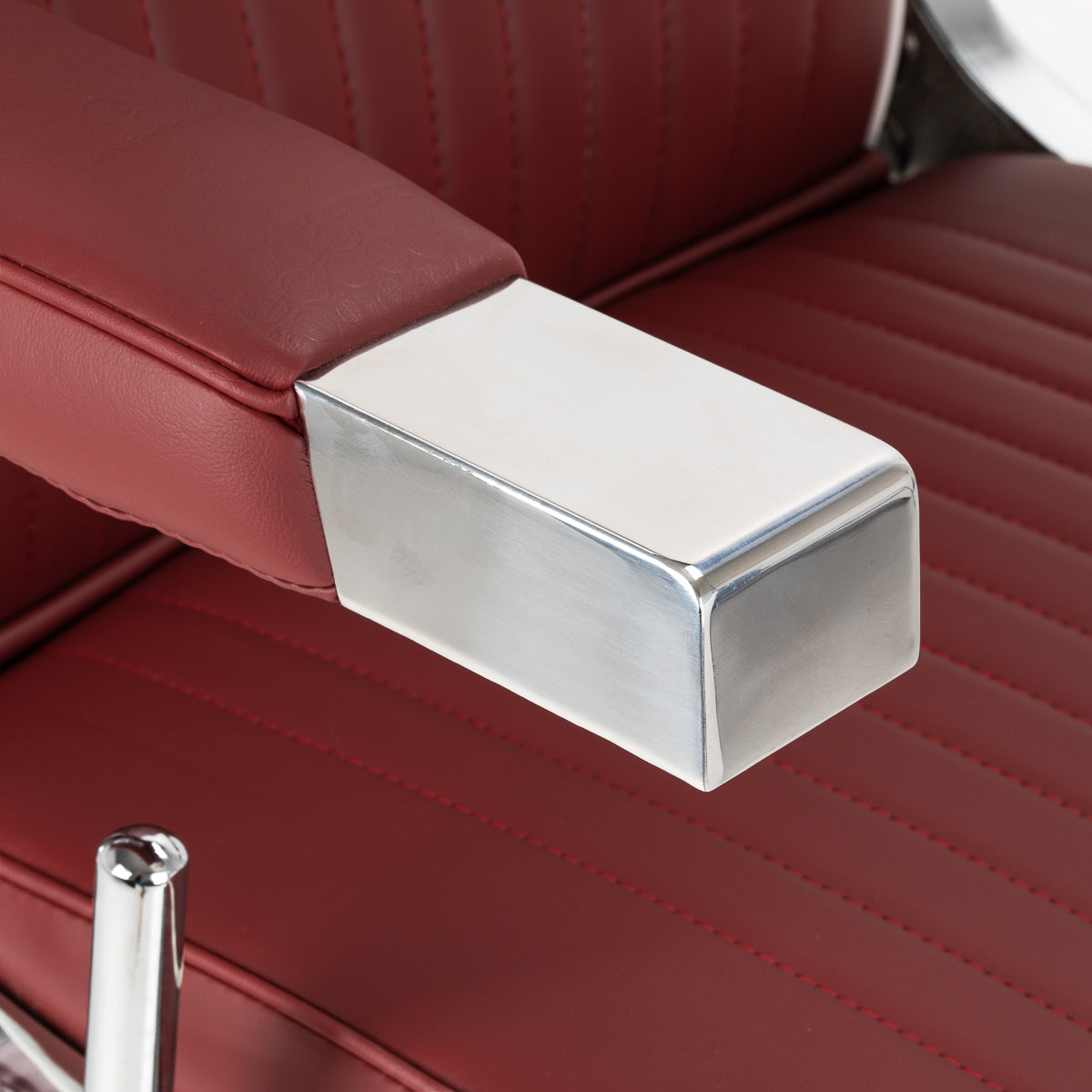 Gabbiano Visionerio+ barber chair red chrome frame