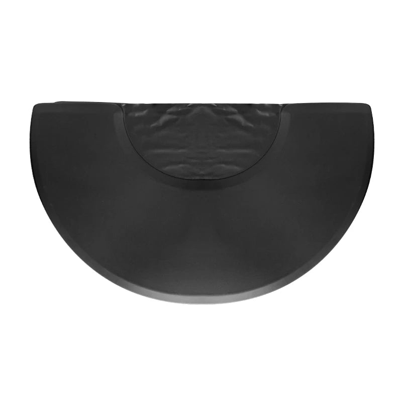 coiffure mat under a semicircular armchair