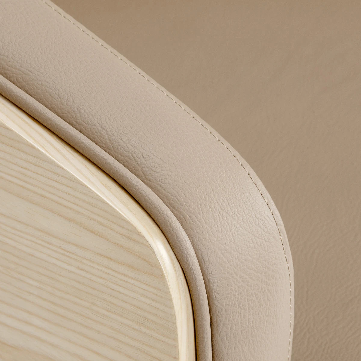 Gabbiano Wratislavia frisørstol, beige med chromsokkel