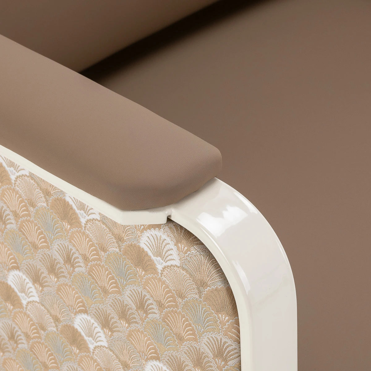 Waiting room chair Omega Grandeur light brown