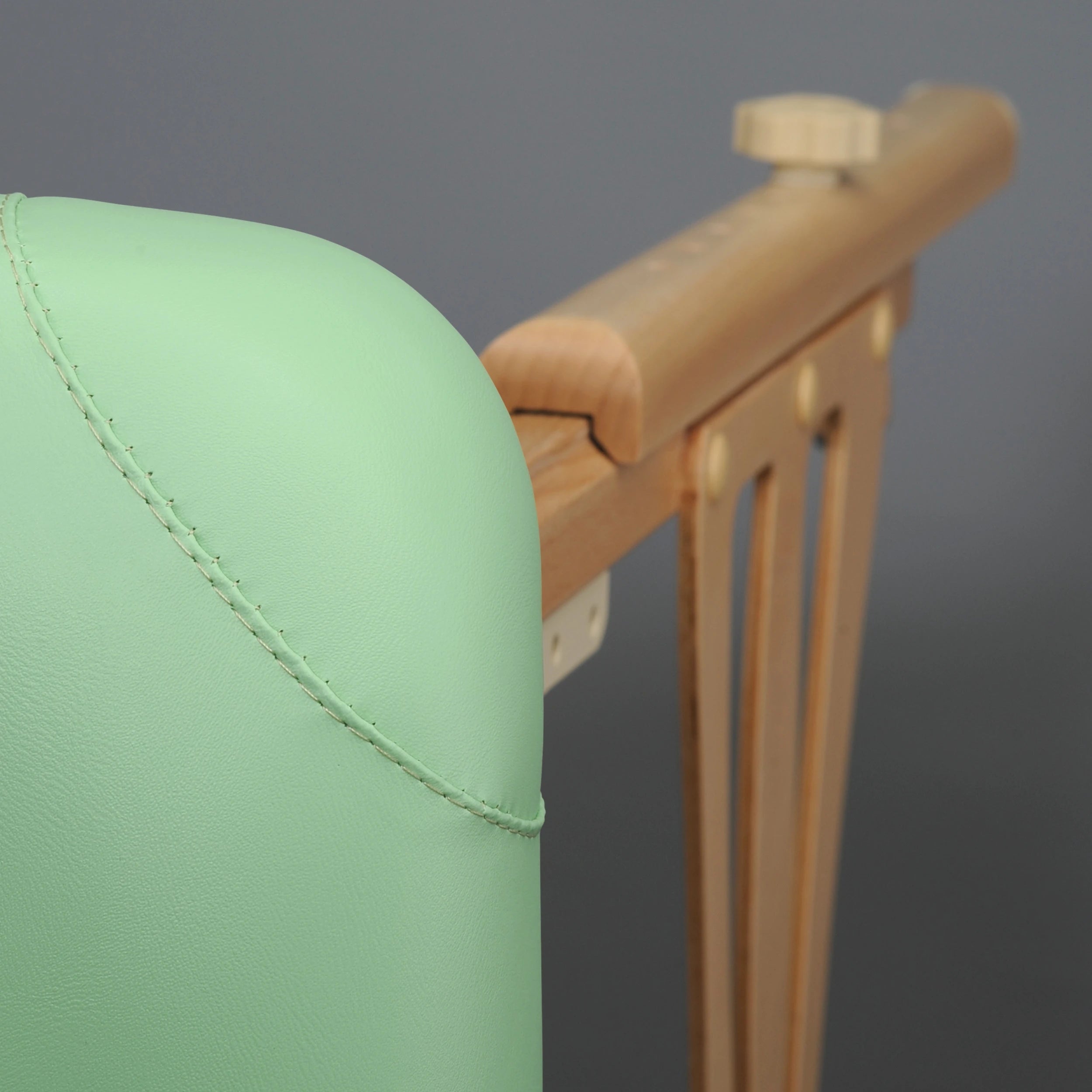 Massageliege Panda Plus Light Wood 70 Vinyl Flex K022, Grün