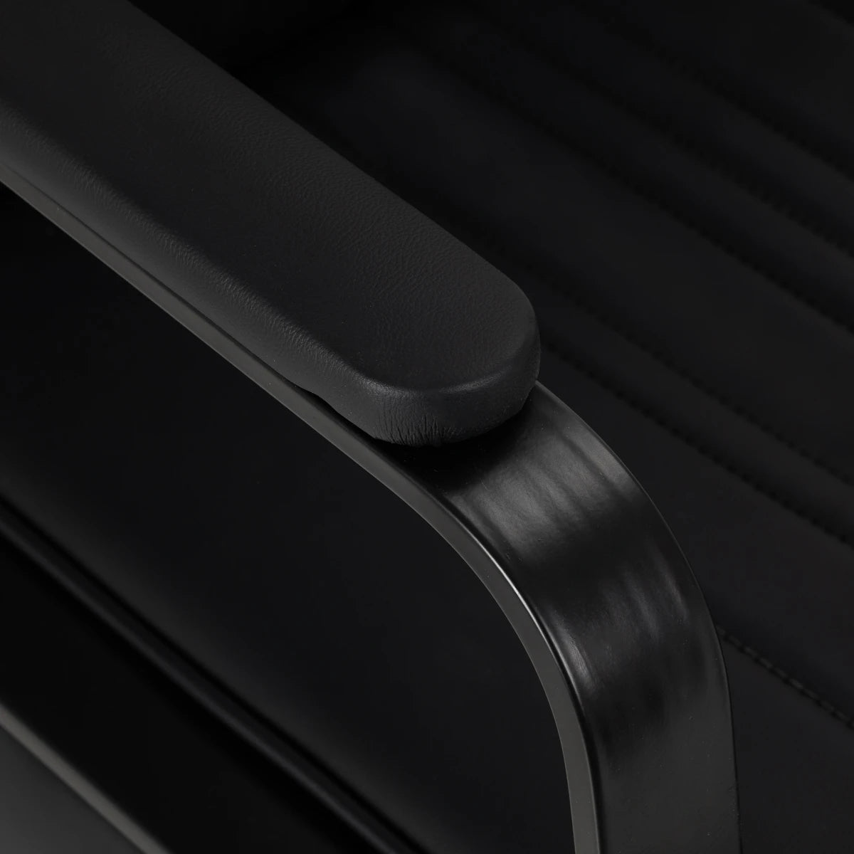 Hairdressing chair Omega Luna black