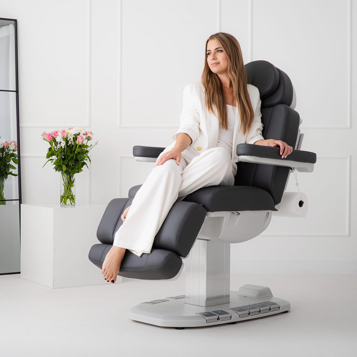 Electric beauty chair Evia One Graphite