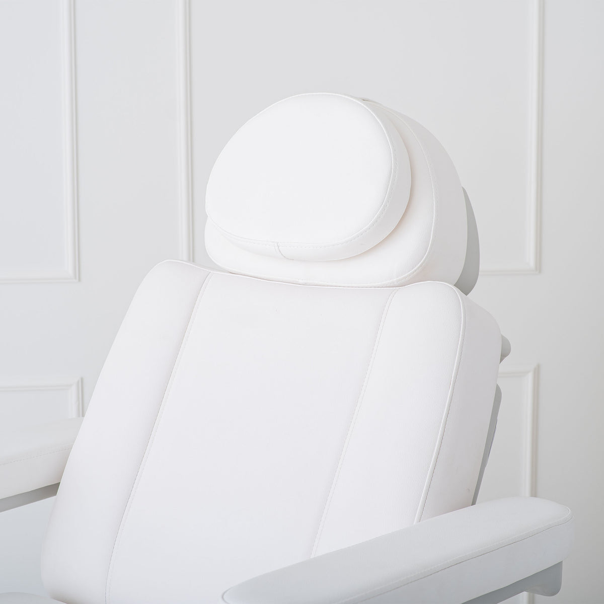 Electric pedicure chair Evia Lift P White – rocking function, heating, independent footrests