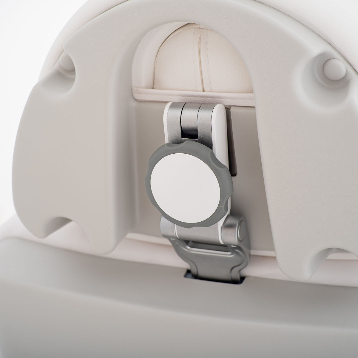 Electric pedicure chair Evia Lift P White – rocking function, heating, independent footrests