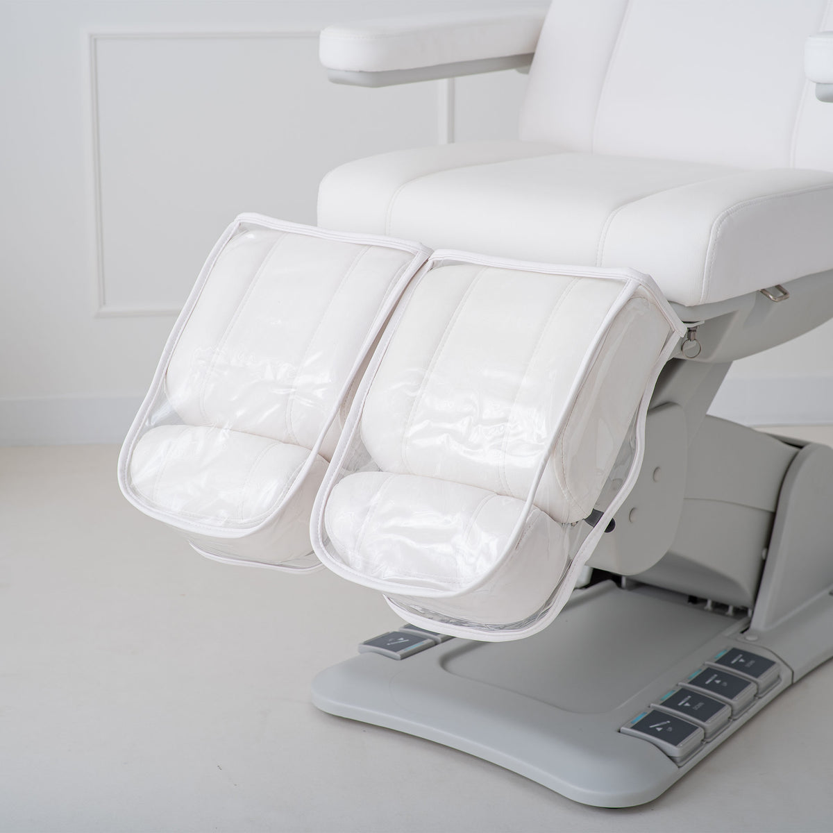 Electric pedicure chair Evia Lift P White – rocking function, heating, independent footrests