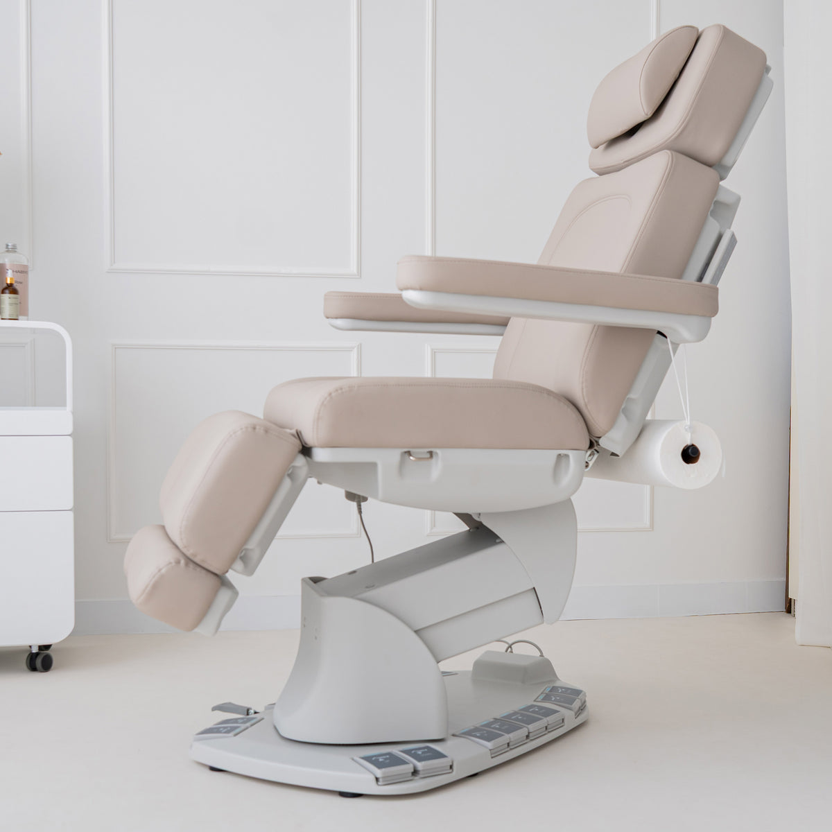Evia Pro Latte – premium electric beauty chair, 4 motors