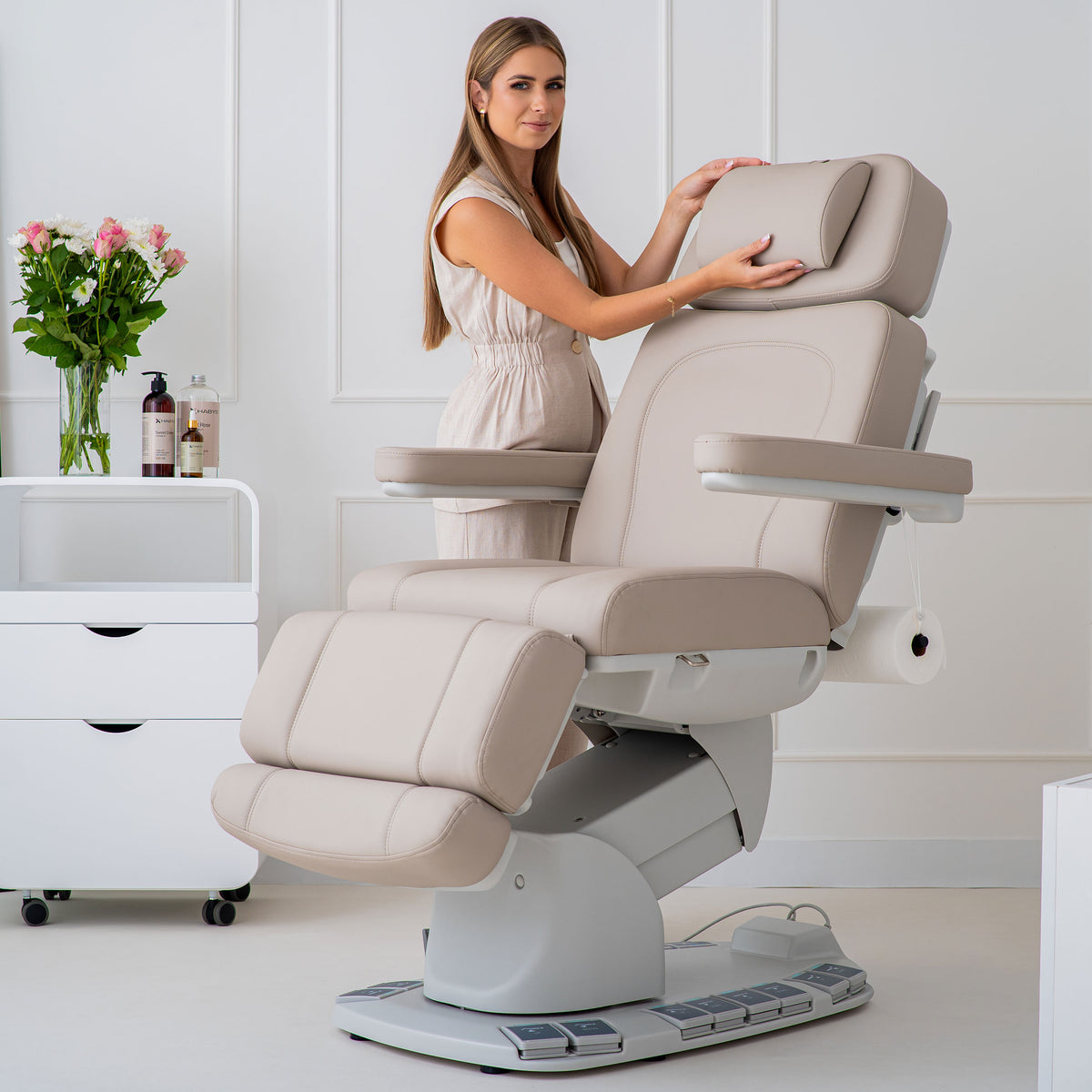 Evia Pro Latte – premium electric beauty chair, 4 motors