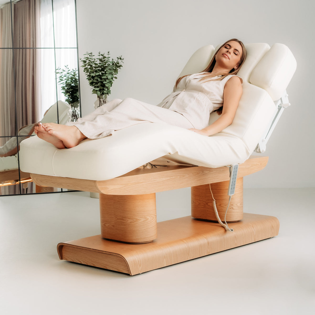 Melia White – Elektrische SPA-Kosmetikliege mit Heizung und 4 Motoren
