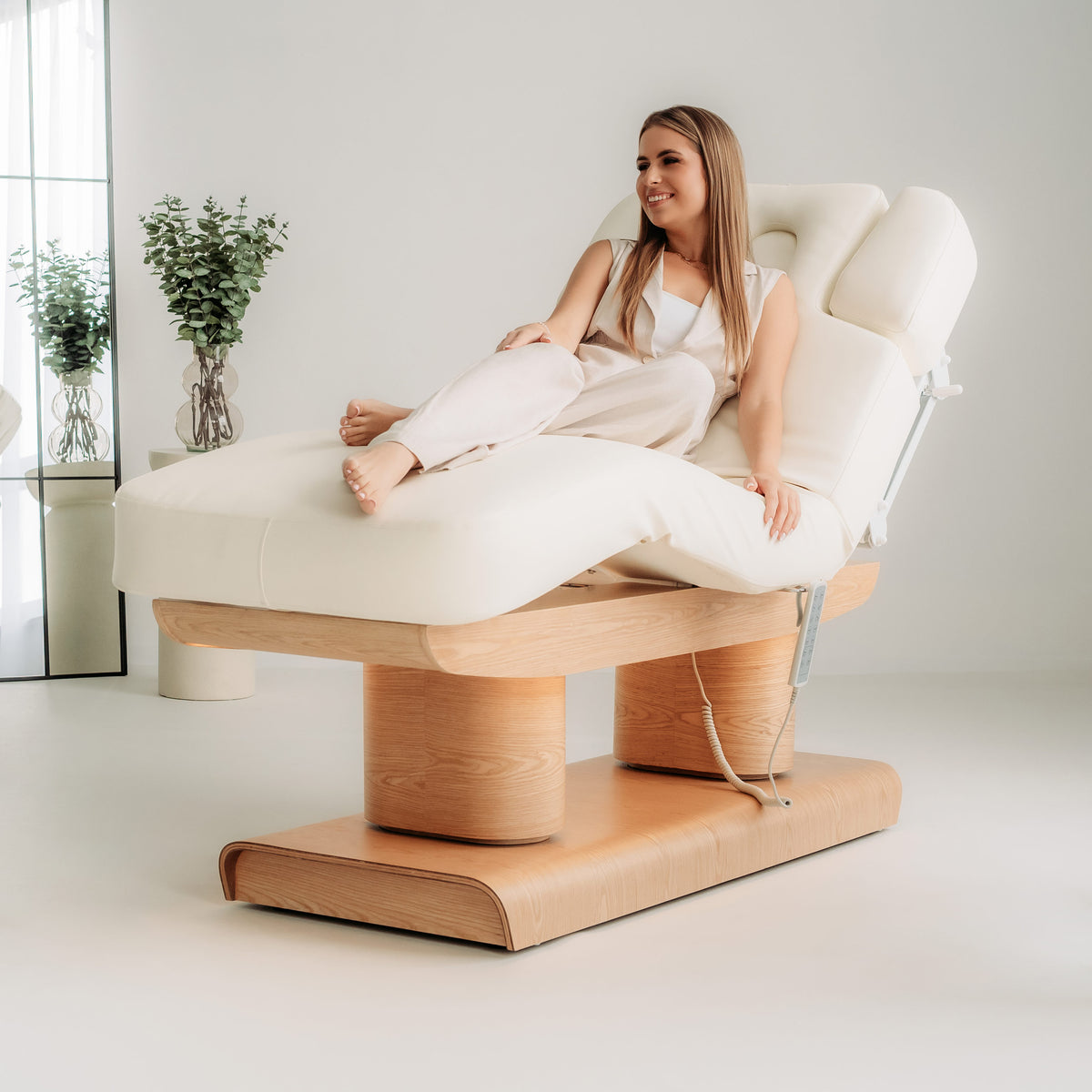 Melia White – Elektrische SPA-Kosmetikliege mit Heizung und 4 Motoren