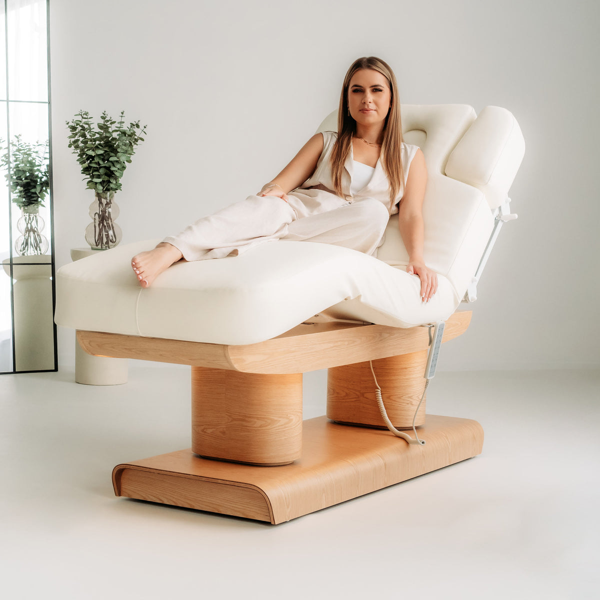Melia White – Elektrische SPA-Kosmetikliege mit Heizung und 4 Motoren