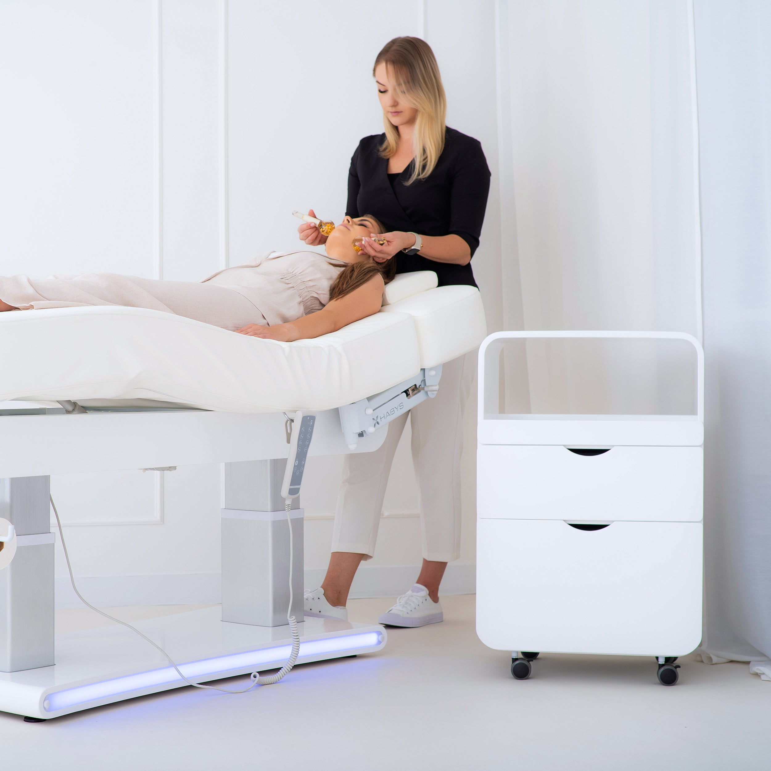 Olia Cosmetic Assistant