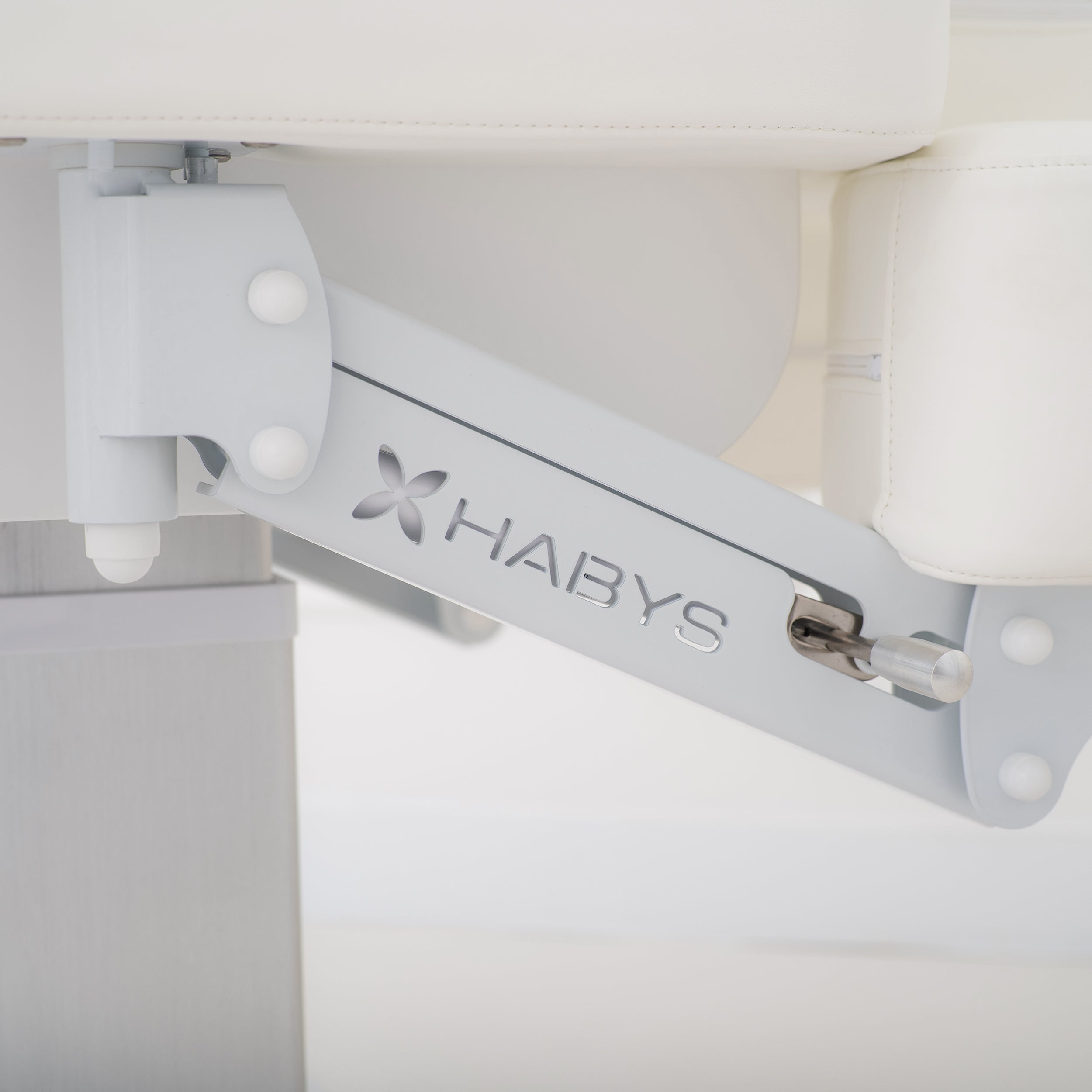 Prestia White electric beauty bed | Habys