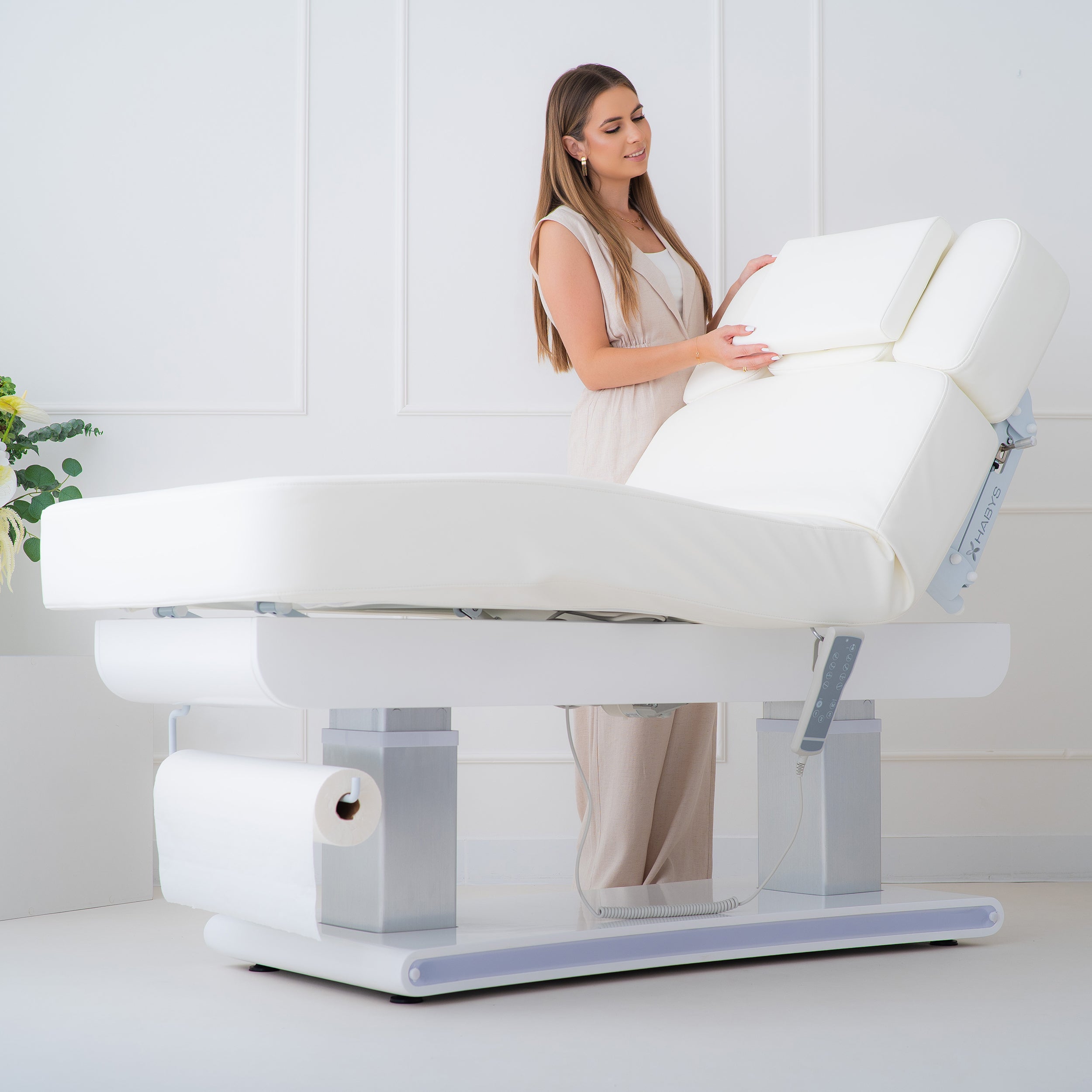Prestia White electric beauty bed | Habys