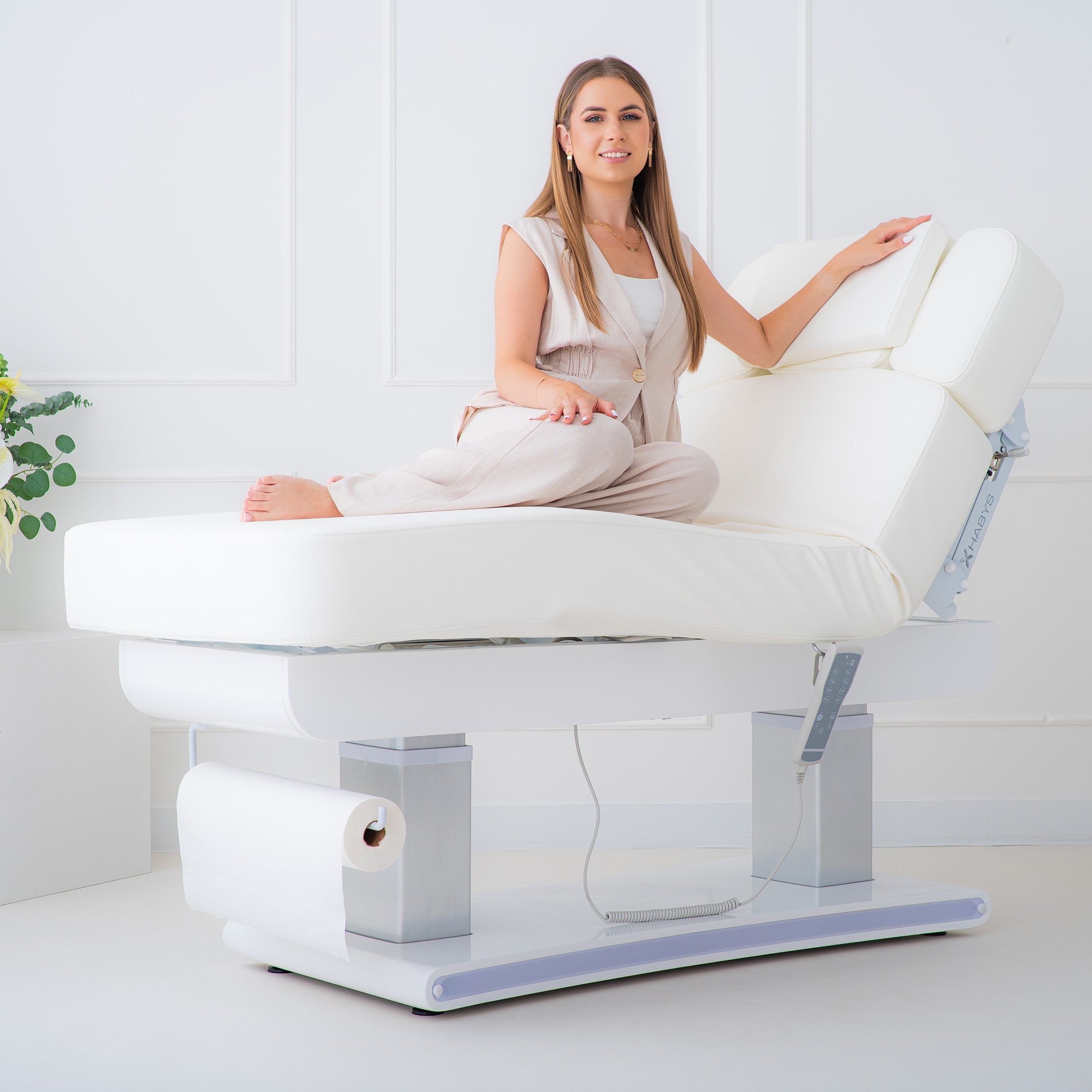 Prestia White electric beauty bed | Habys