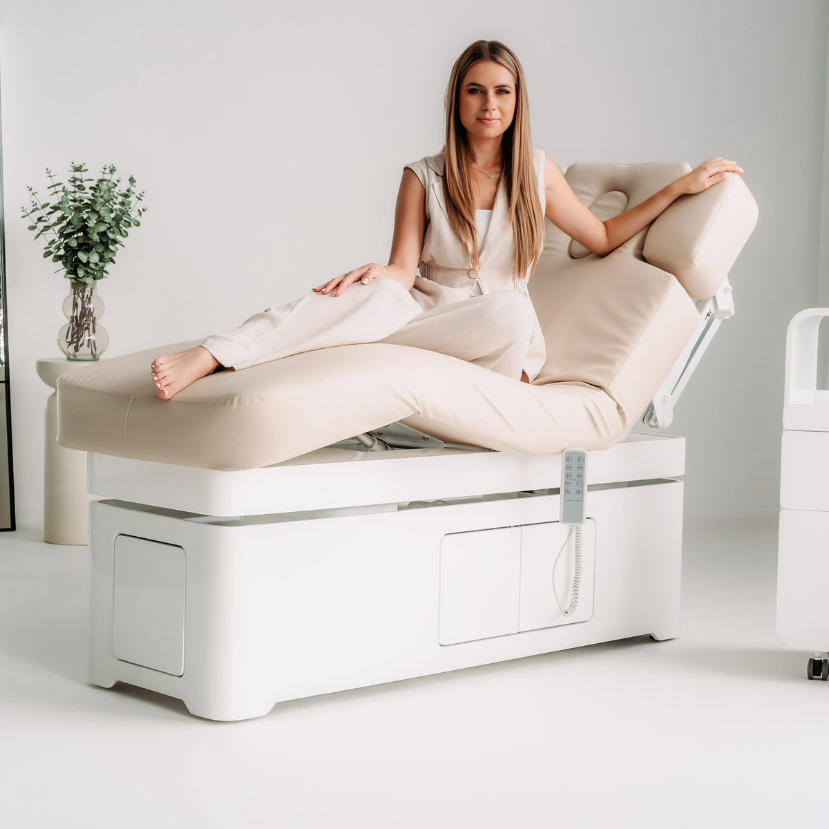Vellia Beige – Electric SPA Bed with Heating and Storage