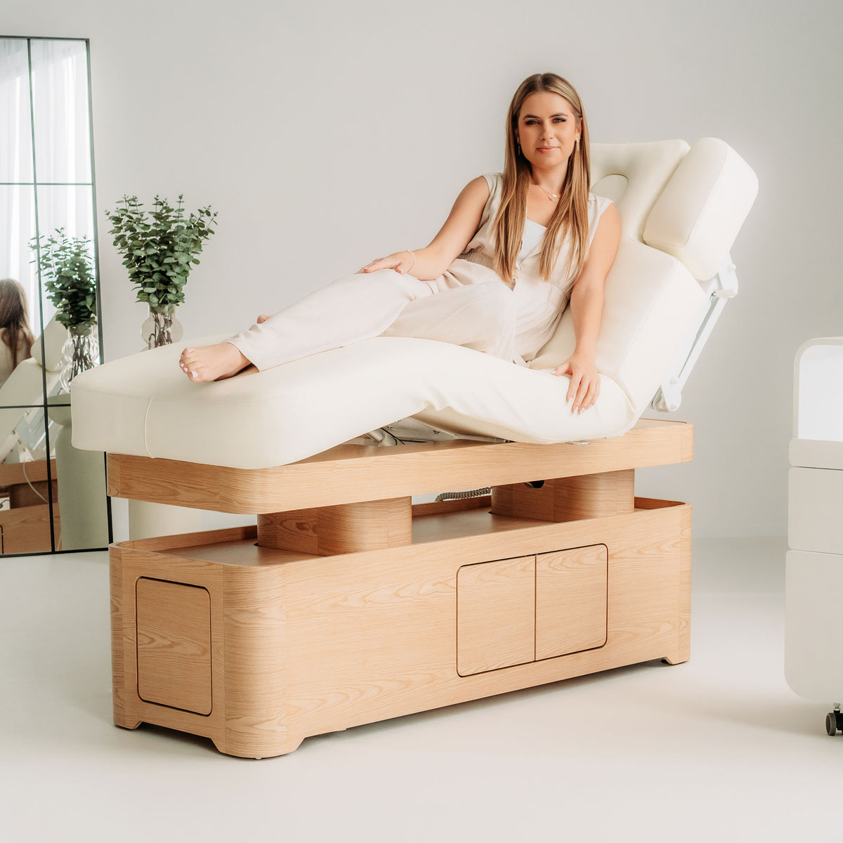 Vellia White – Electric SPA Bed with Heating and Storage