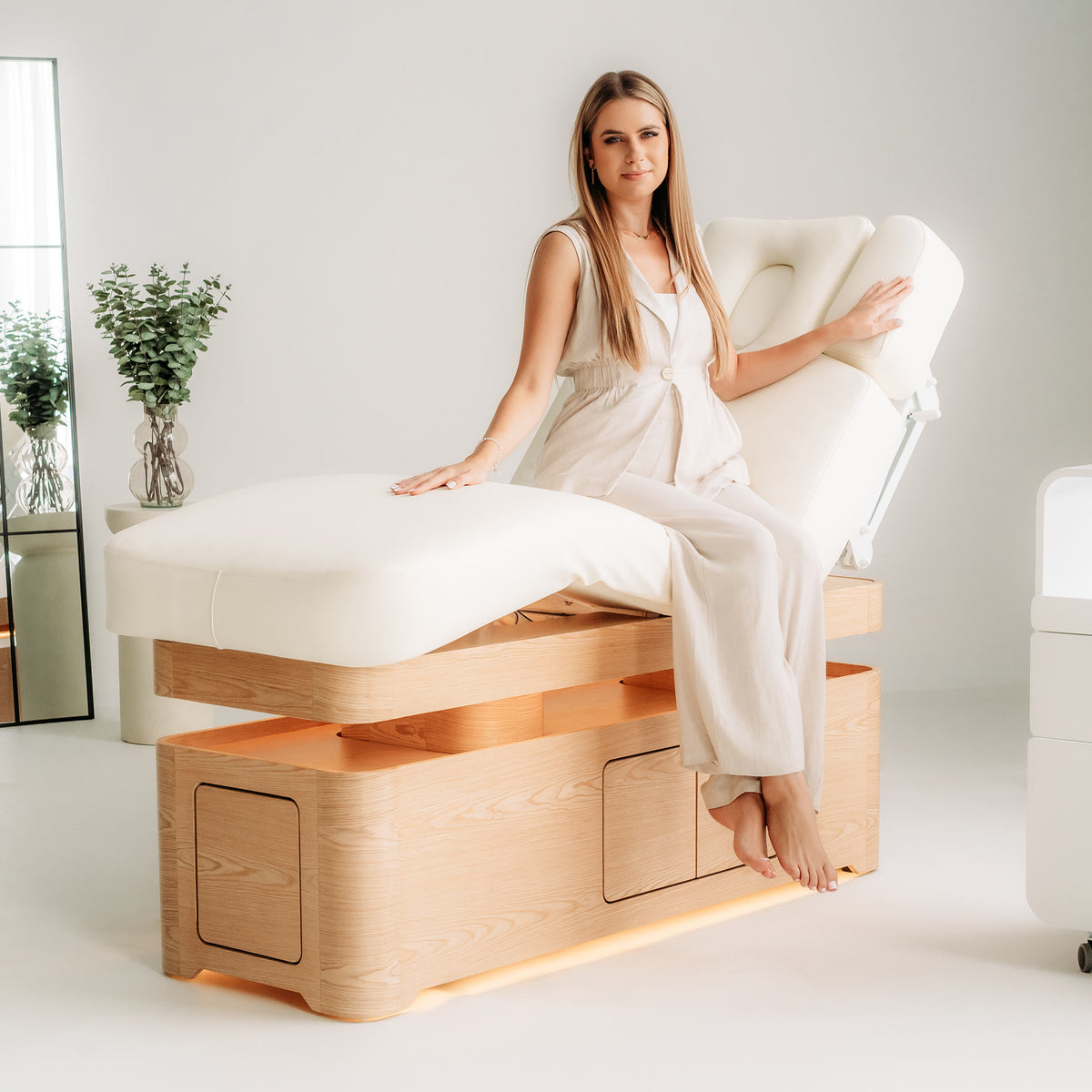 Vellia White – Electric SPA Bed with Heating and Storage