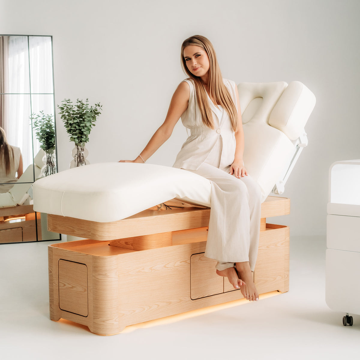 Vellia White – Electric SPA Bed with Heating and Storage